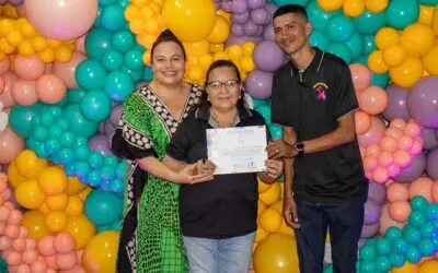 Protagonistas del Curso de Decoración y Globos reciben certificados