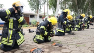 Nuevos Bomberos Ponen a Prueba sus Equipos de Respiración Autocontenido
