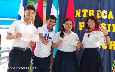 Gobierno sandinista entrega Bono Presidencial a bachilleres nicaragüenses