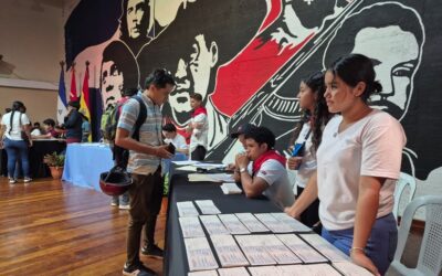 Jóvenes reciben Becas para el Pueblo en universidades de León