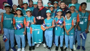 ¡Una llegada triunfal! Reciben entre aplausos a la Selección Infantil de Béisbol