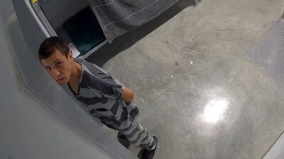 Detenido del ICE se suicida tras pedir hablar con su madre
