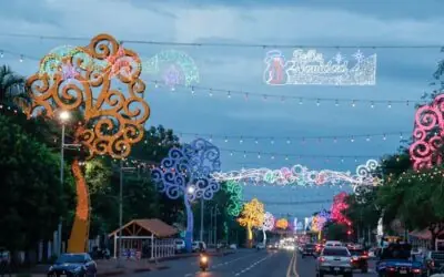 Instalación de adornos navideños ilumina la paz que vive Nicaragua
