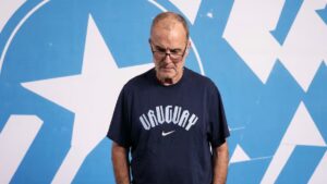 Actitud de Bielsa en evento de la FIFA se vuelve viral