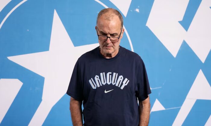 Actitud de Bielsa en evento de la FIFA se vuelve viral