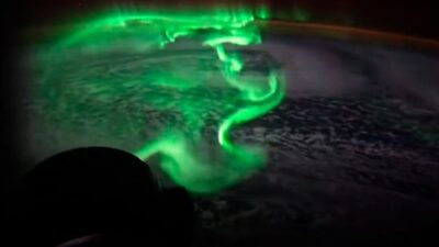 Aurora austral ilumina la Tierra y deja sin palabras a una astronauta