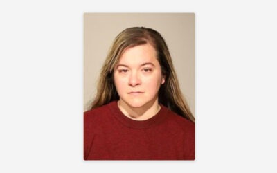 Docente es arrestada por «cruzar la línea» y mantener una relación de carácter sexual con un alumno