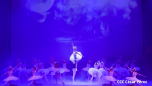 “El Lago de los Cisnes” cautiva al público en su tercera temporada