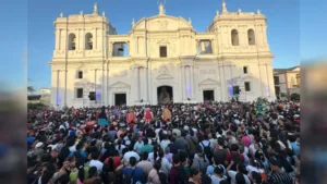 Leoneses celebran 79 años de La Gritería Chiquita