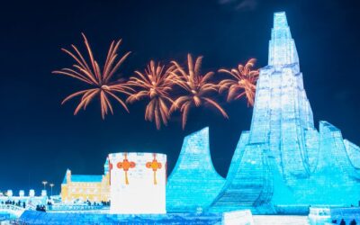 Turistas acuden al famoso festival de hielo y nieve de Harbin