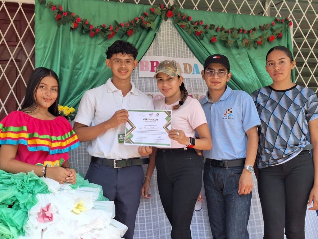 reconocimientos a jóvenes