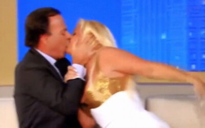 Reflotan el acoso en vivo de Julio Iglesias a famosa conductora argentina