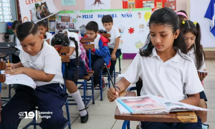 Casi 1.5 millones de estudiantes matriculados para el ciclo escolar 2027