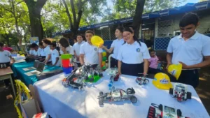 Estudiantes de Educación Especial exploran la tecnología a través de la robótica