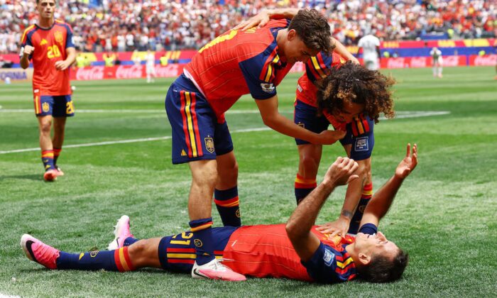España vence 3-0 a Austria y se mete en octavos