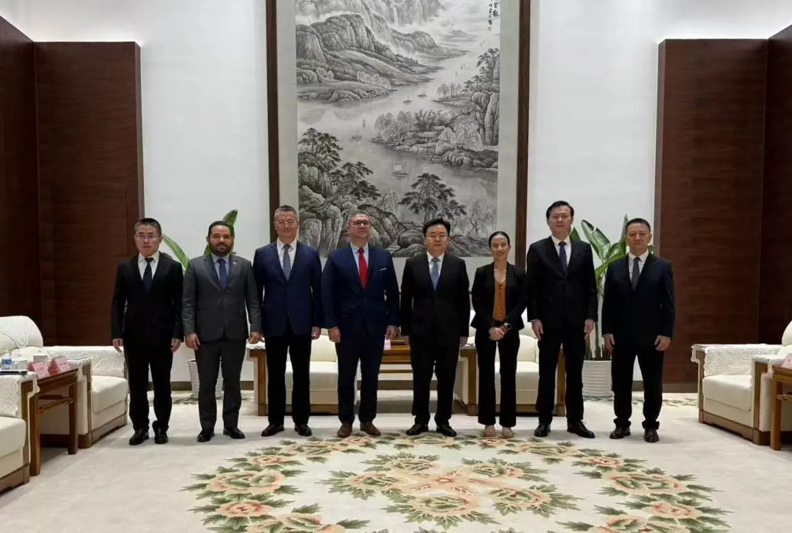 Delegación Nicaragüense en su visita a la República popular China en la Gira Mundial de Promoción de la Ciudad Natal del Cigarro Chino