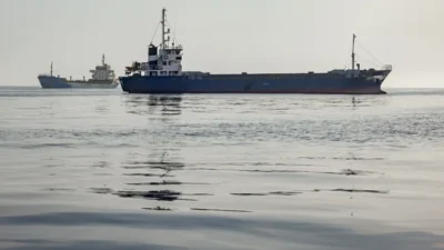 Irán retoma el comercio de petróleo por el estratégico estrecho de Ormuz