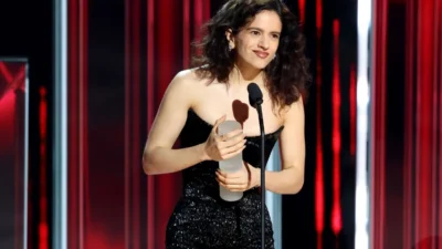 Rosalía dedica premio Billboard a sus maestros