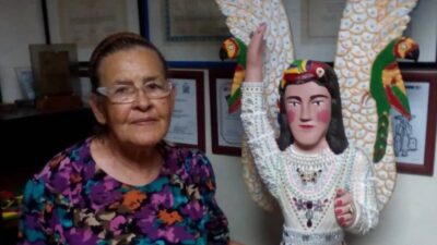 La artista que murió, resucitó y creó un santoral