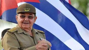Ciudadanos cubanos defienden la Revolución y a su líder Raúl Castro