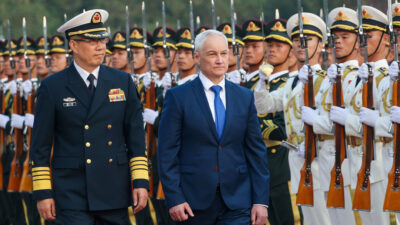 Representantes de China visitan instalaciones militares en Rusia