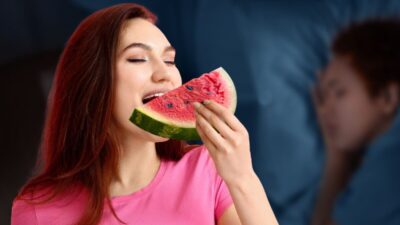 ¿Qué pasa en tu cuerpo si comes sandía de noche?