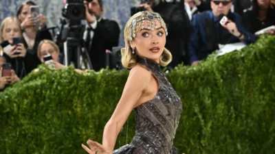 Sabrina Carpenter solicita protección legal ante supuesto acosador