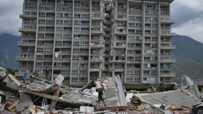 Venezuela sigue inspeccionando edificios tras los terremotos