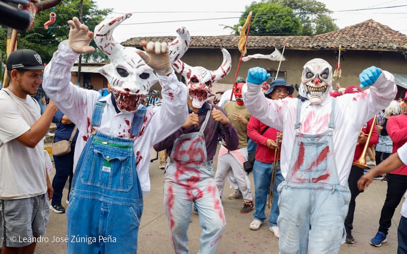 Familias celebran el Toro Venado de Monimbó en Masaya