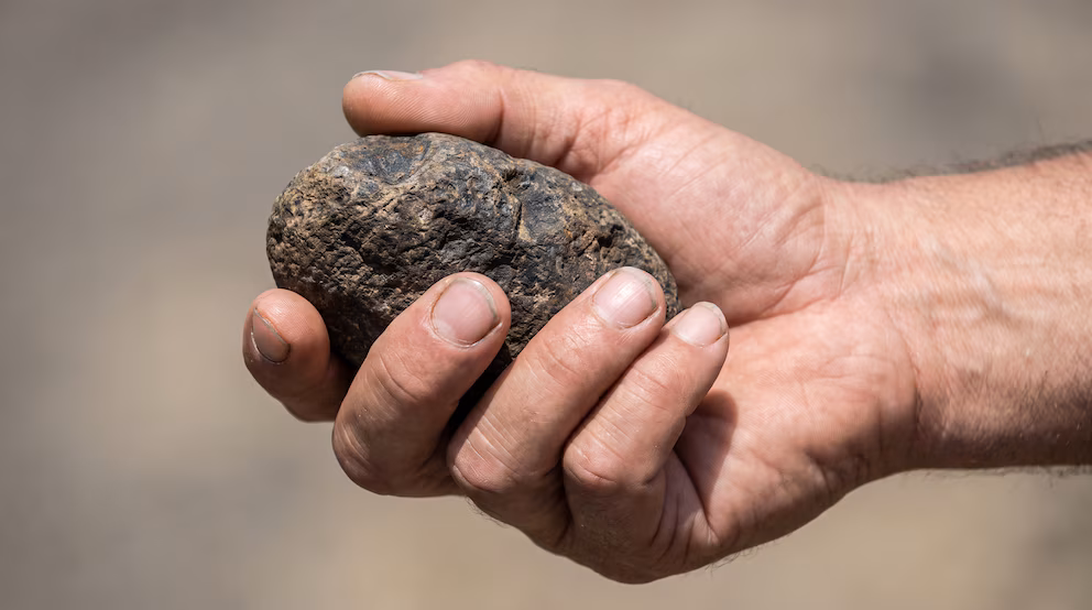 golpeada con piedras