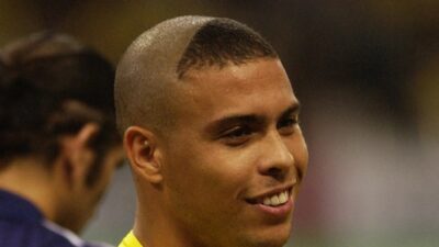“Lo siento por los padres”: Ronaldo habla de su famoso peinado del 2002