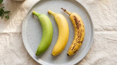 ¿Por qué recomiendan remojar la cáscara de banana por la noche?