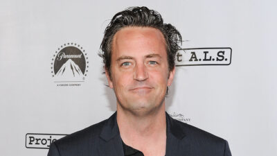 Madre de Matthew Perry culpa al asistente por su fallecimiento