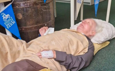 Hombre de 87 años pasa 7 horas en el suelo esperando una ambulancia