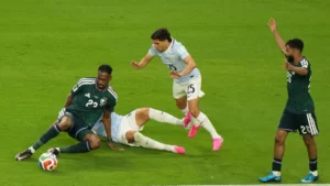 Uruguay y Arabia Saudita protagonizan un intenso empate
