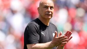 Hossam Hassan hospitalizado tras sufrir un desmayo en un bar