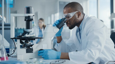 Rusia actualiza información sobre biolaboratorios en Ucrania