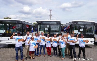 Cooperativas de Nicaragua reciben flota de buses chinos para fortalecer el transporte público