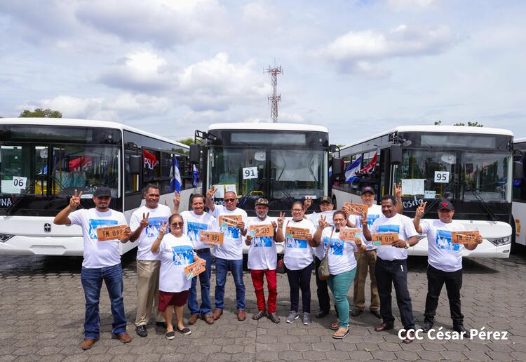Cooperativas de Nicaragua reciben flota de buses chinos para fortalecer el transporte público