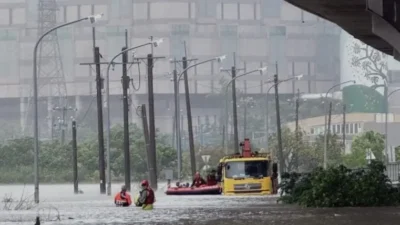 Tifón obliga a evacuar a más de 2 millones de habitantes en Japón