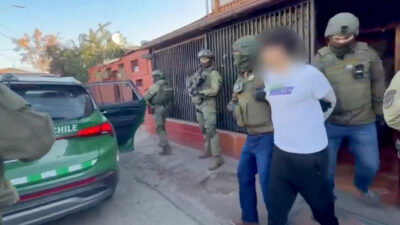 Niño muere arrastrado tras robo de automóvil