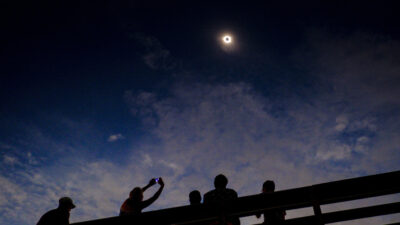 Cómo ver el impactante eclipse solar de esta nueva era