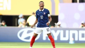 Mbappé lidera la goleada de Francia y sella el pase a octavos