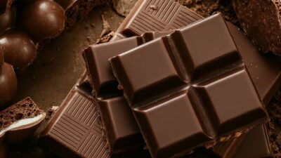 ¿Qué porcentaje de cacao debe tener el chocolate amargo?
