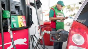 Gobierno mantiene sin variación los precios de las gasolinas y el diésel