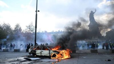 Francia busca frenar la violencia con toques de queda en varias ciudades