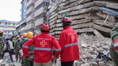 Intensifican labores de rescate tras derrumbe de edificio en Kenia