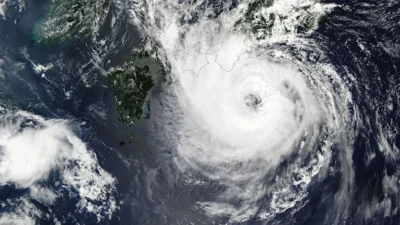 Alerta en Japón: aumentan las evacuaciones por el acercamiento del tifón Jangmi