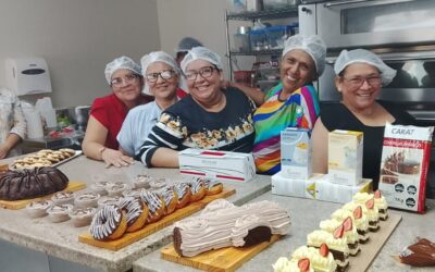 Emprendedores participan en el taller práctico ChocoArte