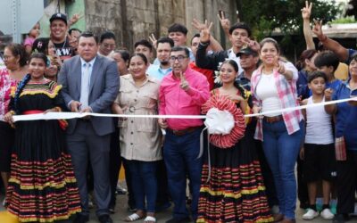Entregan obras de calle, saneamiento y agua potable a familias del barrio San José Oriental